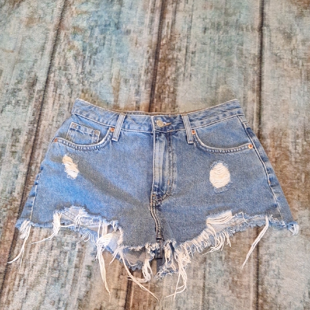 🔥🔥CLEARANCE ITEM🔥Forever 21 Blue Distressed Jean Shorts. Size 24